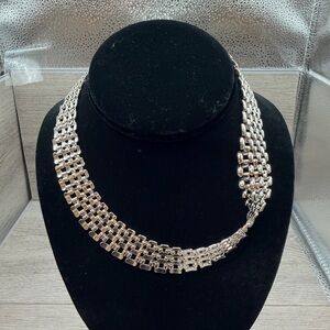 Elegant Silver Tone Chain Necklace